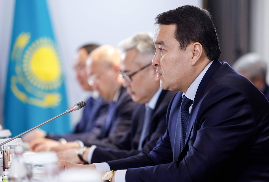 Премьер-министр Республики Казахстан Алихан Смаилов проводит встречу с председателем правительства РФ Михаилом Мишустиным в рамках Евразийского межправительственного совета в Алма-Ате.
