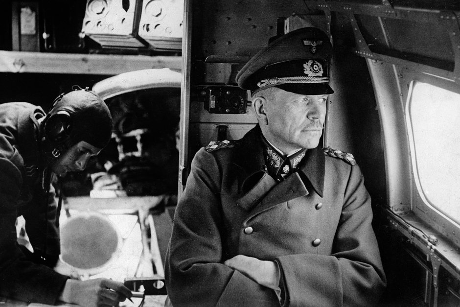 Генерал Хайнц Гудериан (справа) летит на Восточный фронт