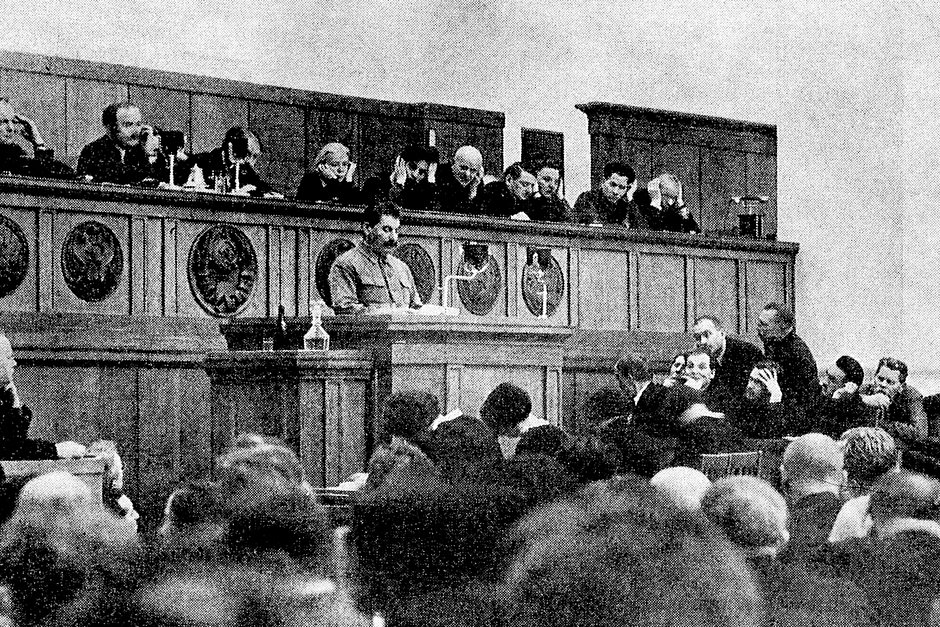 Первый день работы XVII съезда ВКП(б). Отчетный доклад Иосифа Сталина