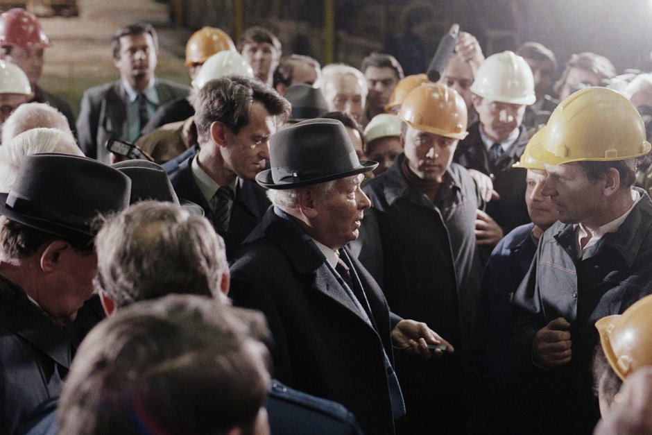 Черненко во время встречи с рабочими завода «Серп и молот», 29 апреля 1984 года