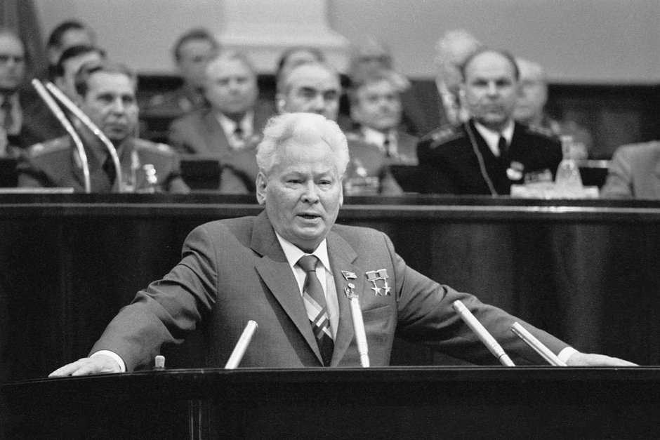 Черненко на трибуне Большого Кремлевского дворца, 28 мая 1984 года
