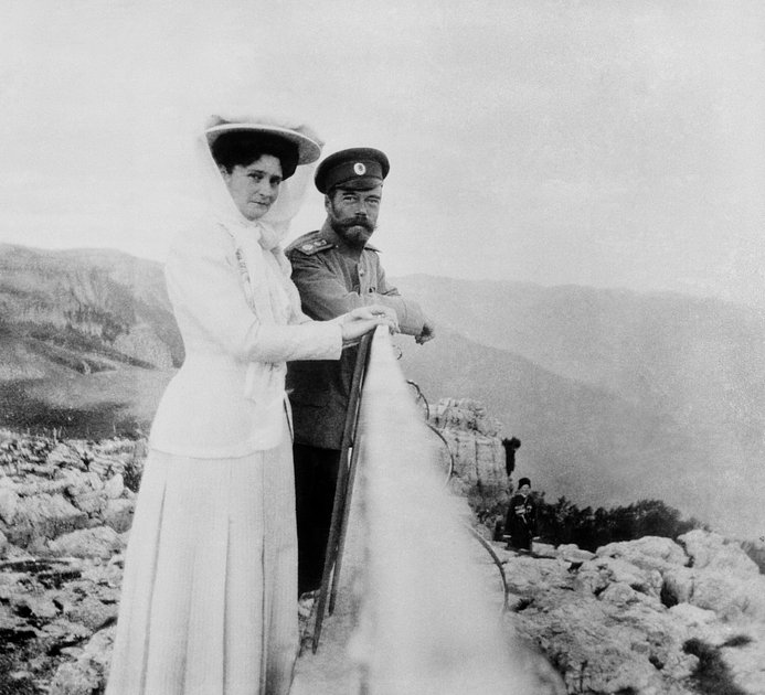 Император Николай II и императрица Александра Федоровна на горе Ай-Петри, 1909 год