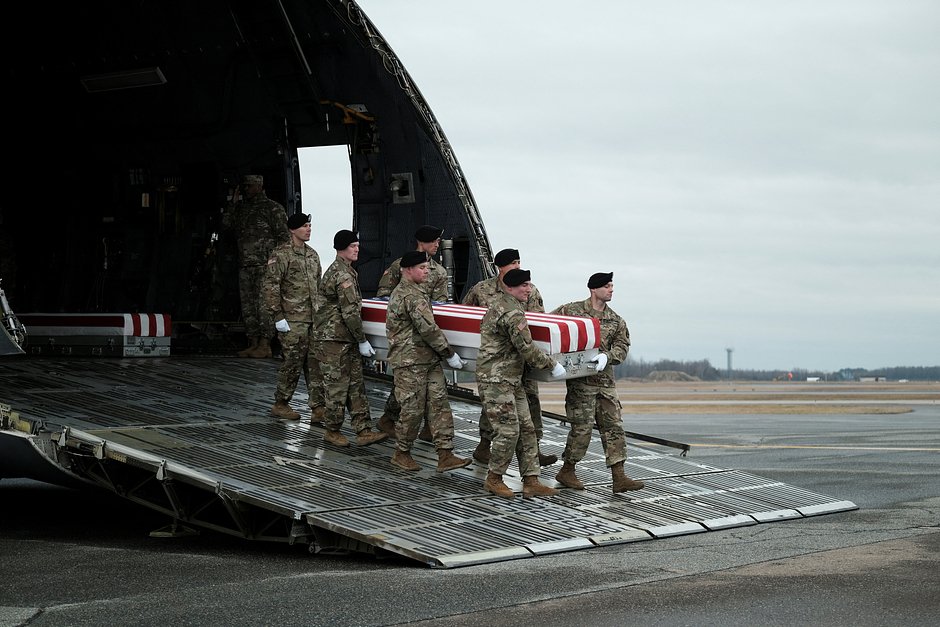Похороны американских военных, которые погибли при атаке дронов на Украине, 2 февраля 2024 года 