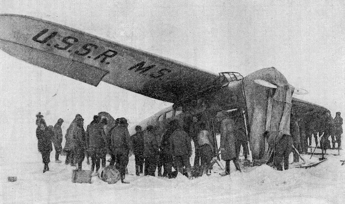 Ремонт самолета Слепнева на аэродроме в лагере Шмидта