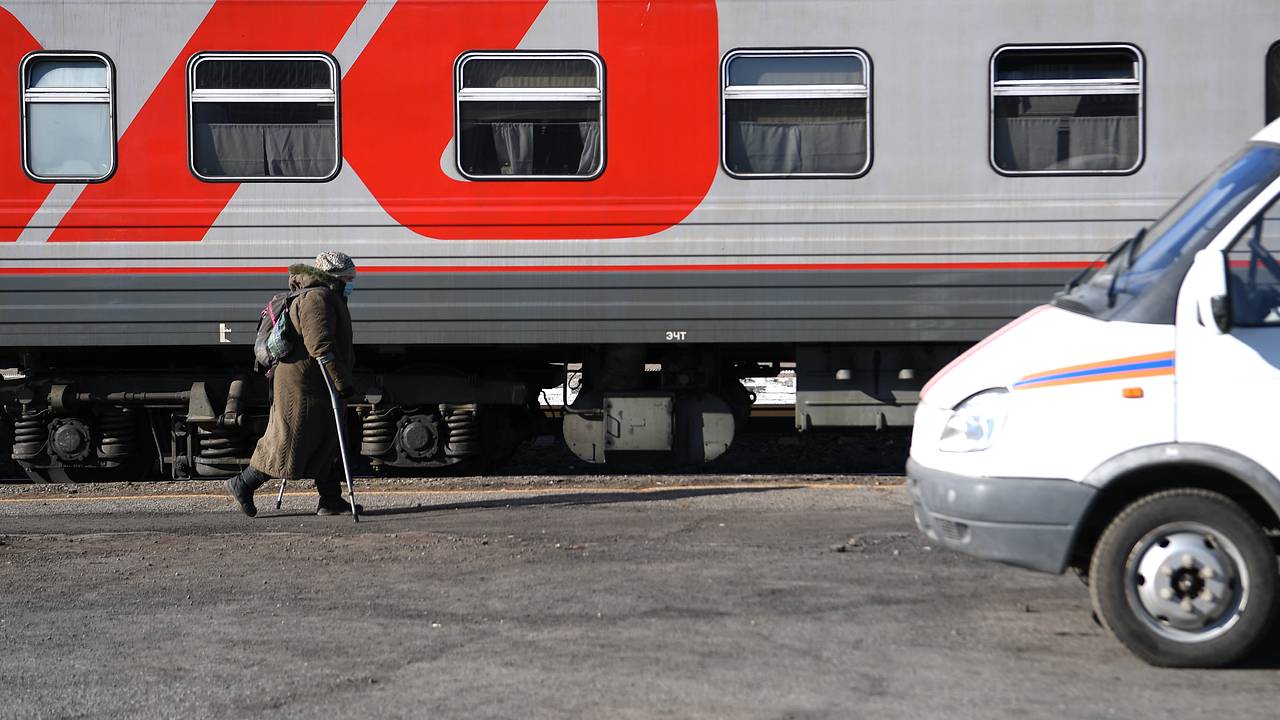 Поезд из Белгорода в Петербург остановили из-за обстрела со стороны  Украины: Происшествия: Россия: Lenta.ru