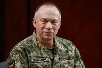 Зеленский отправил Залужного в отставку, его сменит генерал Сырский Что известно о новом главкоме ВСУ?