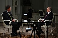 «Путин взял контроль над интервью» Как на Западе отреагировали на интервью президента России Такеру Карлсону?