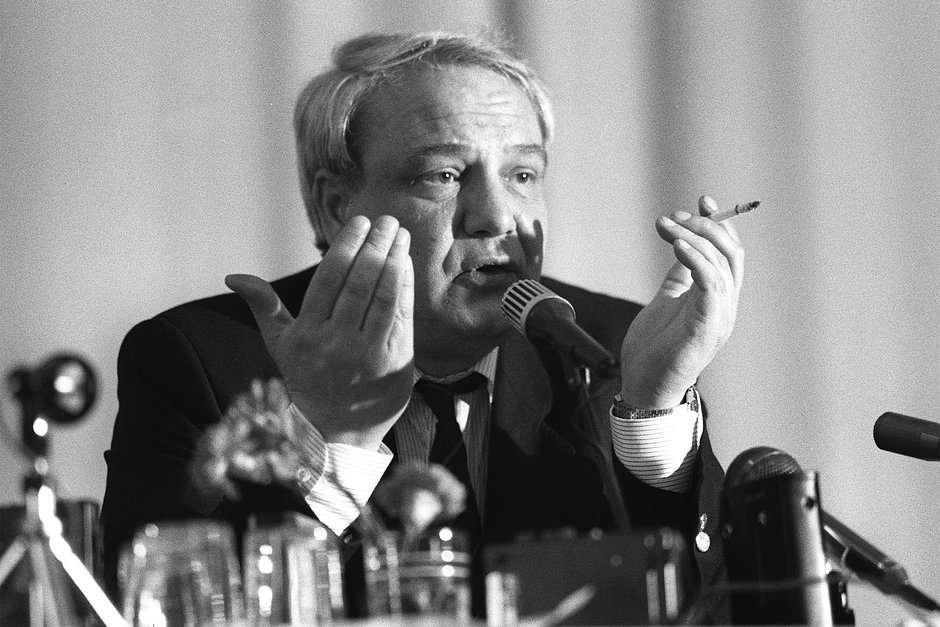 Буковский Владимир во время пресс-конференции. 1991 год