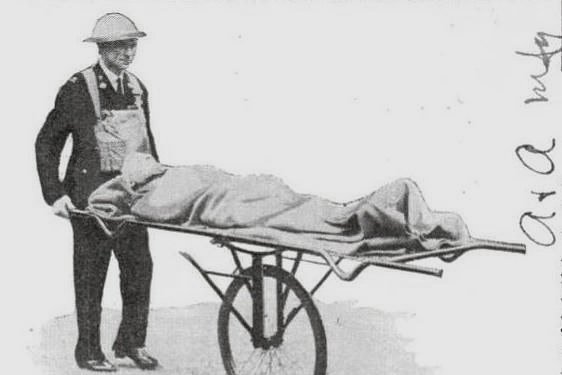 Одноколесная эвакуационная тележка времен Первой мировой войны