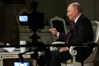 Во Франции заявили о панике Запада после интервью Путина Карлсону