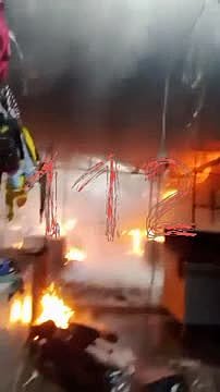 Рынок в российском городе загорелся и попал на видео
