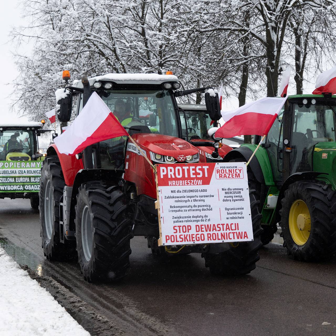 Польские фермеры высыпали зерно из украинских грузовиков на границе |  Политика