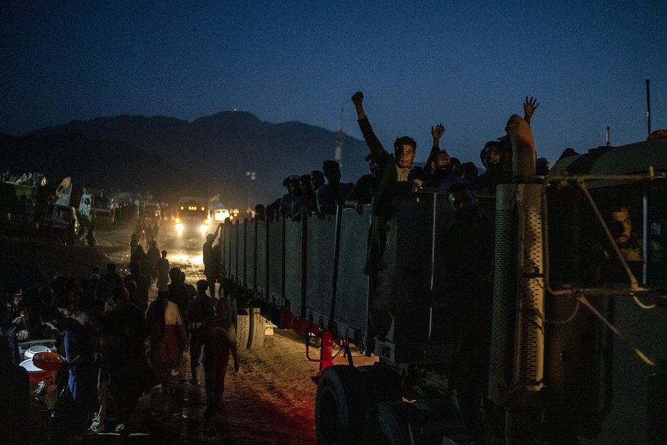 Афганские беженцы возвращаются из Пакистана, 3 ноября 2023 года