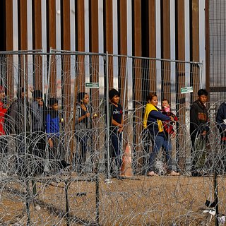 Стало известно о планах Трампа депортировать миллионы мигрантов