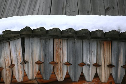 Крыша дома в российском городе обрушилась под тяжестью снега