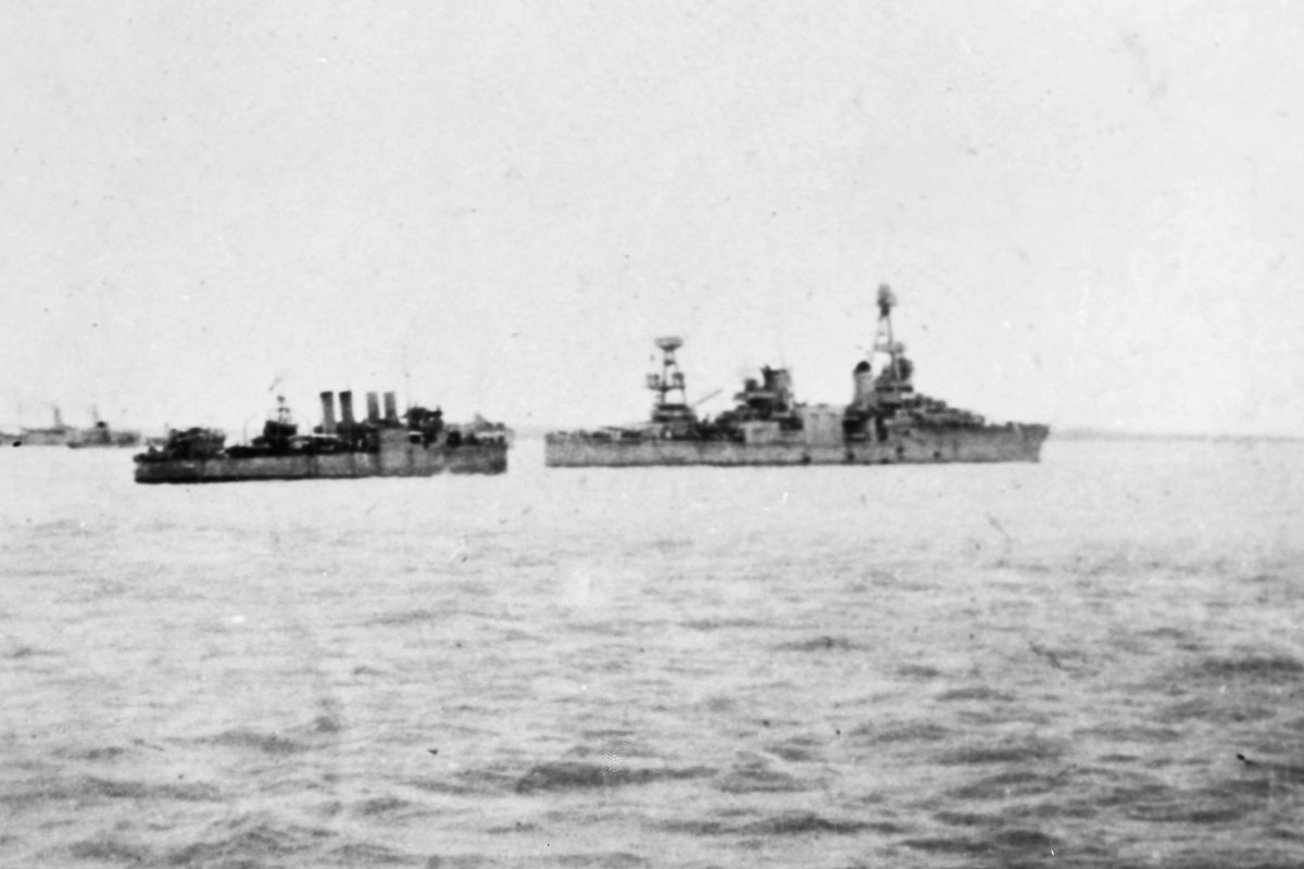 Эсминец Peary и тяжелый крейсер ВМС США Houston в Дарвине, 15 февраля 1942 года