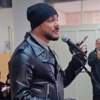 Филипп Киркоров приехал в зону СВО после скандала с «голой вечеринкой». Что он там делает?