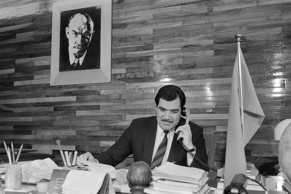 Генсек ЦК НДПА Мохаммад Наджибулла в рабочем кабинете, 4 августа 1986 года