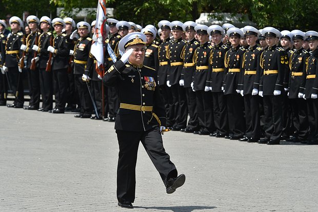 Виктор Соколов (на переднем плане)