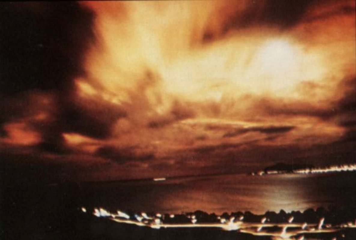 Взгляд на взрыв в рамках эксперимента Starfish Prime из города Гонолулу