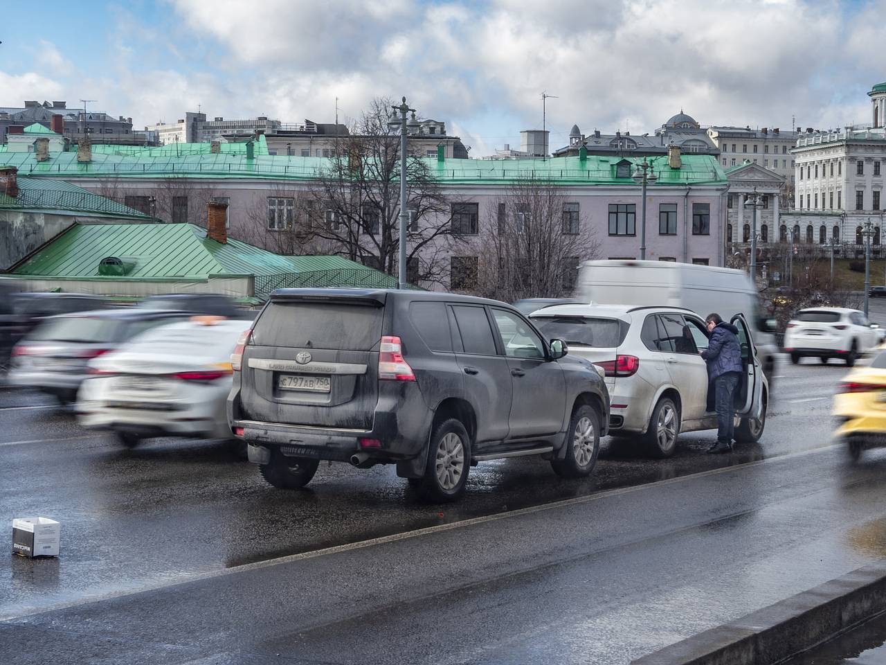 Большинство россиян оказались готовы купить машину после аварии: Бизнес:  Экономика: Lenta.ru