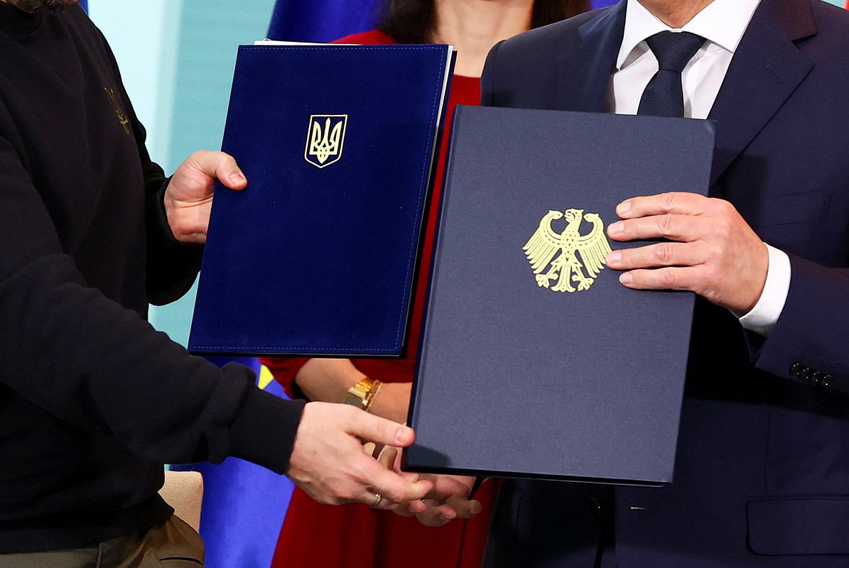 «Это беспрецедентное соглашение». Украина и Германия договорились о гарантиях безопасности. На что рассчитывает Киев?