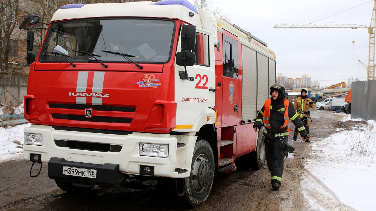 В Ленобласти при пожаре в здании взорвался газовый баллон: Общество:  Россия: Lenta.ru