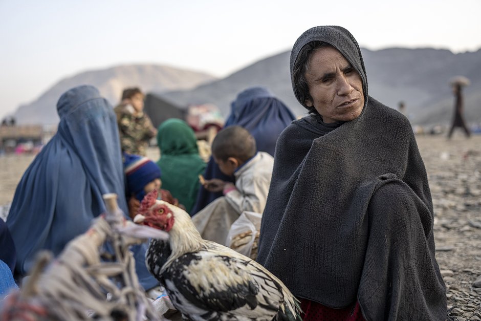 Беженцы в лагере Торкхам, Афганистан, 4 ноября 2023 года