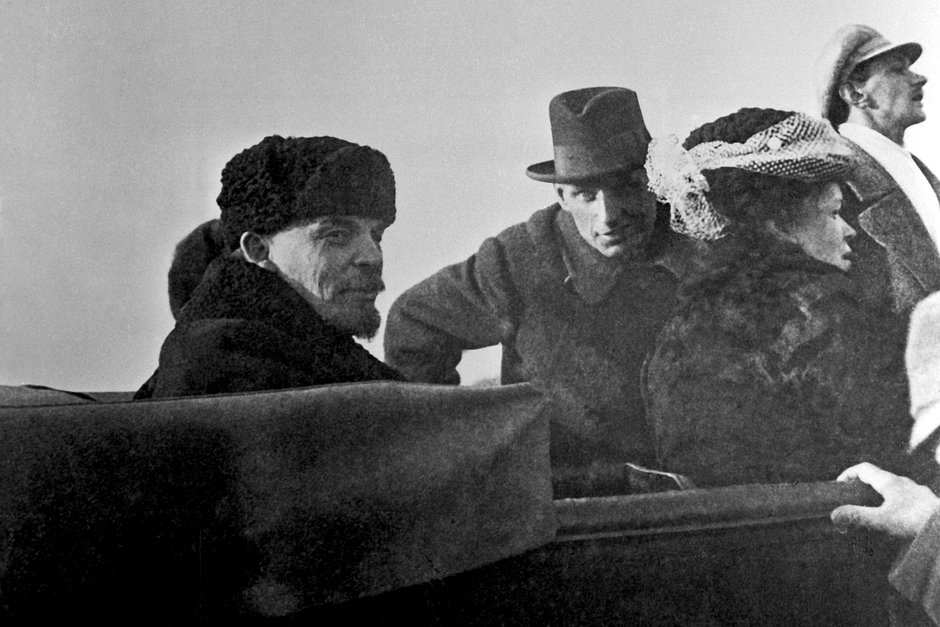 В. И. Ленин в автомашине