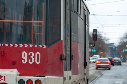 Россиянин ударил девочку в трамвае за отказ уступить ему место