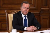 «Следовало бы выдворить». Медведев призвал выслать из России отказавшихся от встречи с Лавровым послов ЕС