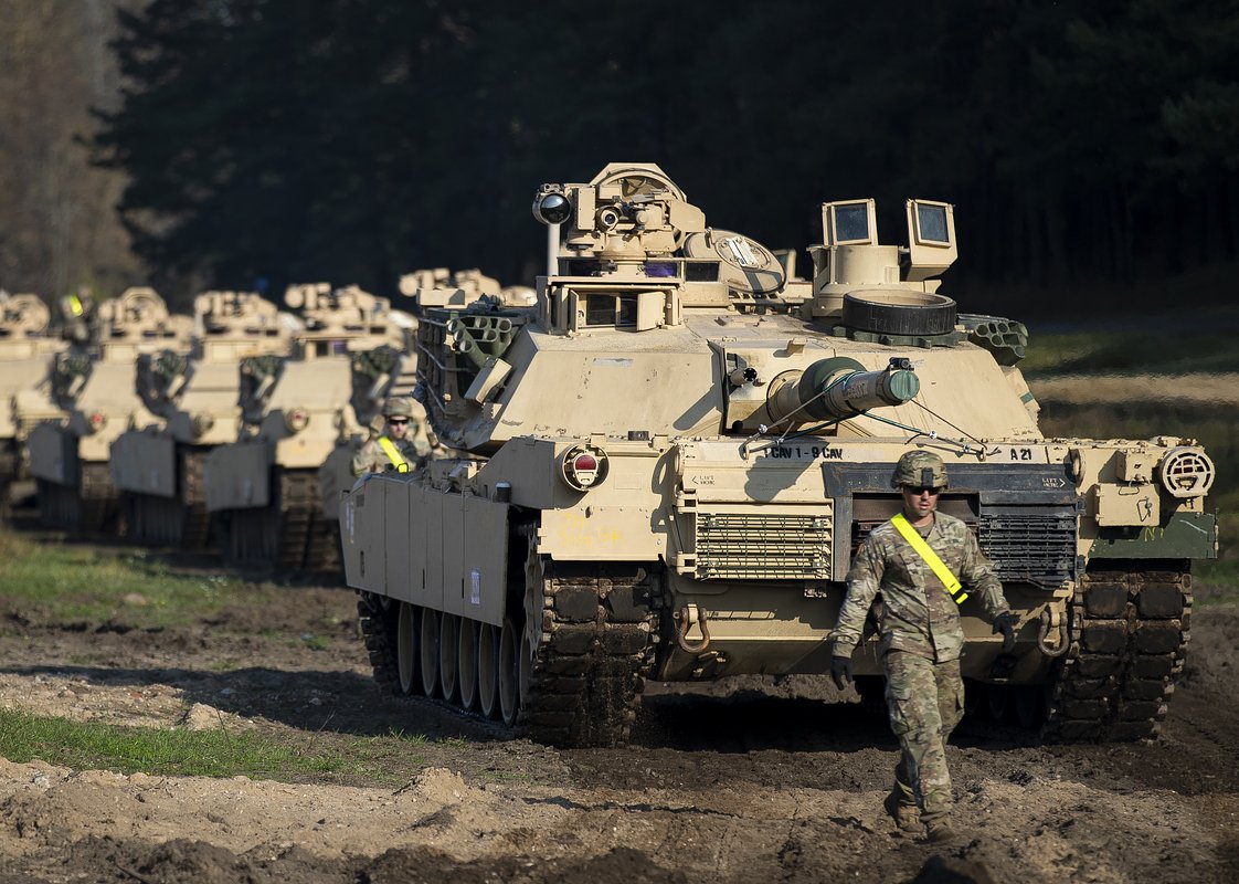 Американские танки Abrams впервые заметили на линии фронта. Какая российская техника способна им противостоять?