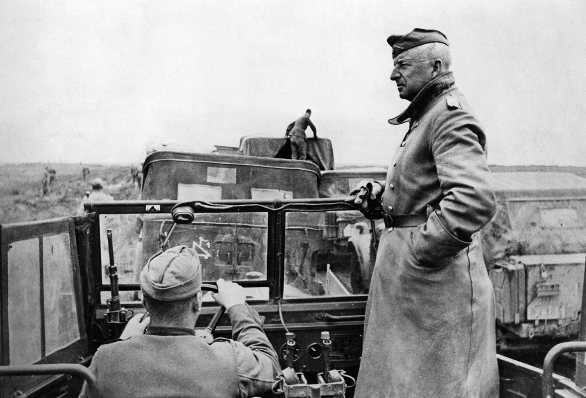 Фельдмаршал Эрих фон Манштейн (справа) 1942 год
