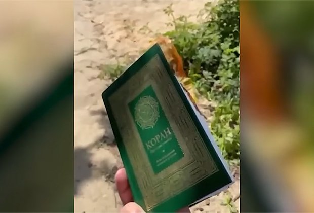 Кадр сожжения Корана из ролика Никиты Журавеля