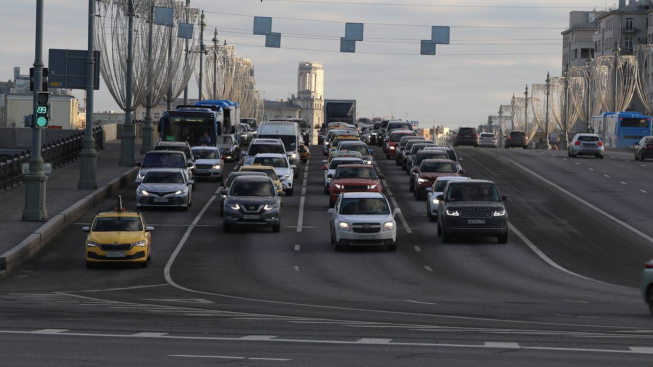 Россияне резко сократили расходы на новые автомобили: Бизнес: Экономика:  Lenta.ru