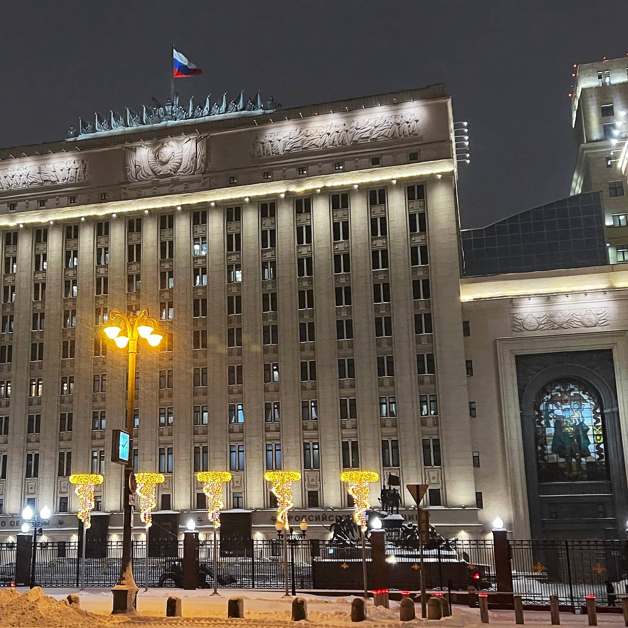 В Москве начали проверку из-за камеры напротив здания Минобороны: Следствие  и суд: Силовые структуры: Lenta.ru