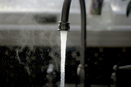 Россиянам раскрыли способы сэкономить десятки тысяч рублей на оплате воды