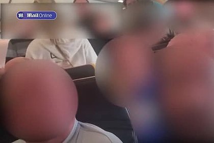 Пьяные пассажиры подрались и начали кидаться бутылками в самолете