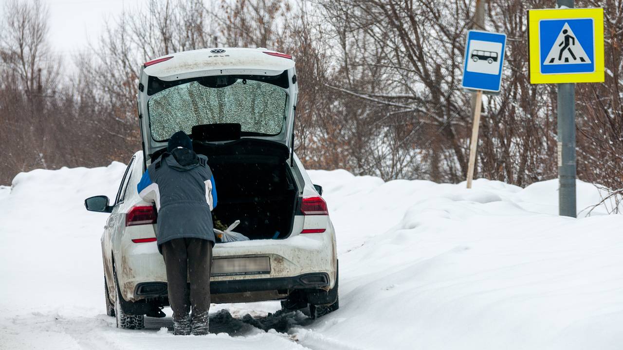 Двое россиян угнали машину и похитили ее владельца в багажнике: Полиция и  спецслужбы: Силовые структуры: Lenta.ru