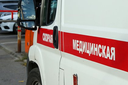 В России бригада скорой помощи выбросила лежачего пациента на дорогу и уехала