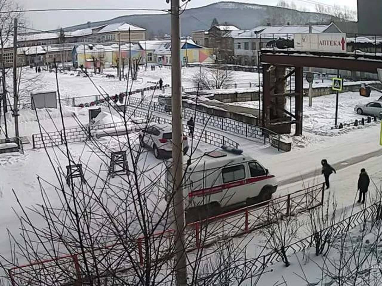 В российском городе машина скорой сбила ребенка на переходе и попала на  видео: Общество: Россия: Lenta.ru