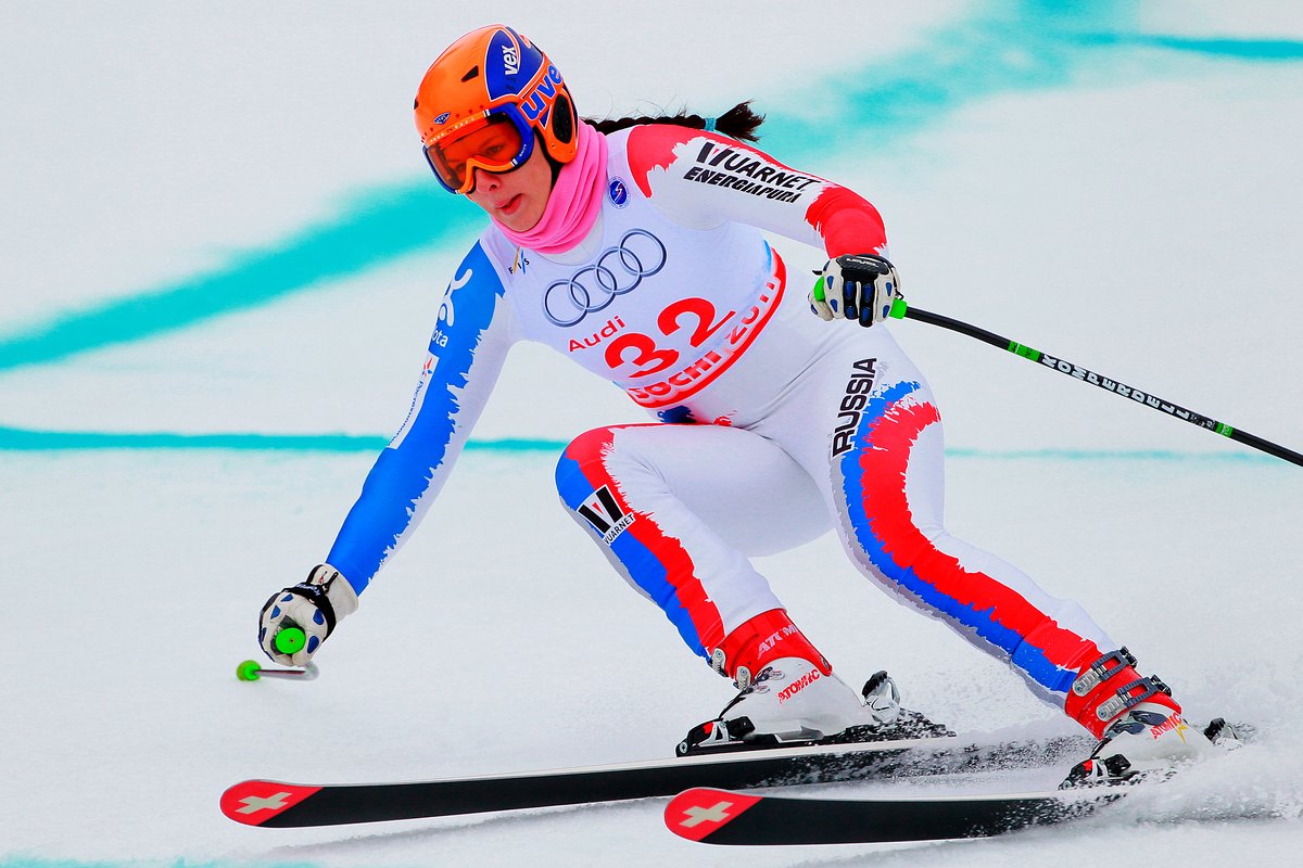 Россиянка Мария Комиссарова на соревнованиях по скоростному спуску на этапе Кубка Европы по горнолыжному спорту среди женщин