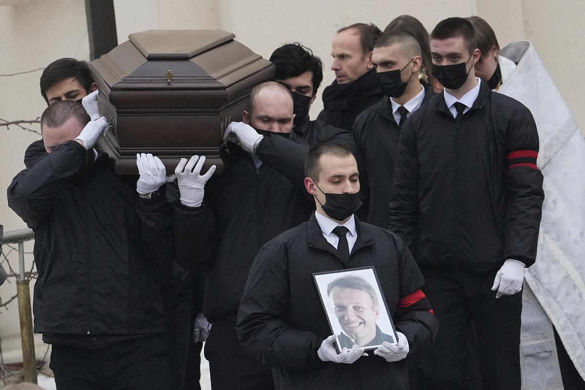 Алексея Навального похоронили в Москве. Власти предупредили о недопустимости «любых несанкционированных сборищ»