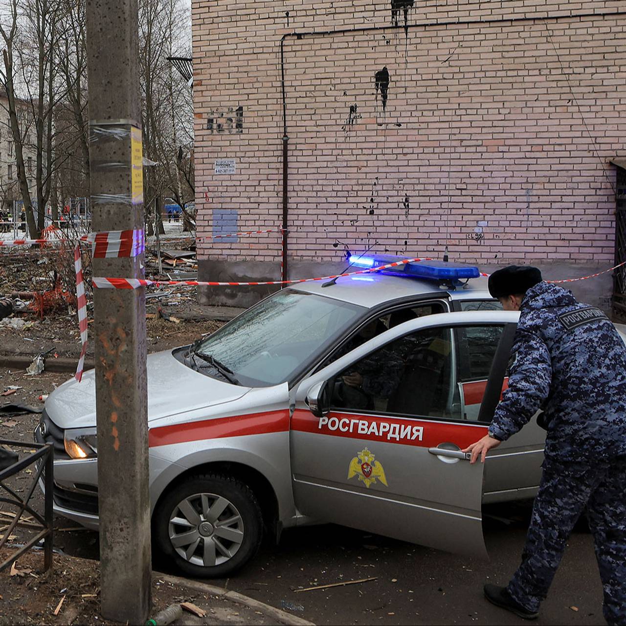 В Росгвардии рассказали о последствиях падения БПЛА на жилой дом в  Петербурге: Полиция и спецслужбы: Силовые структуры: Lenta.ru