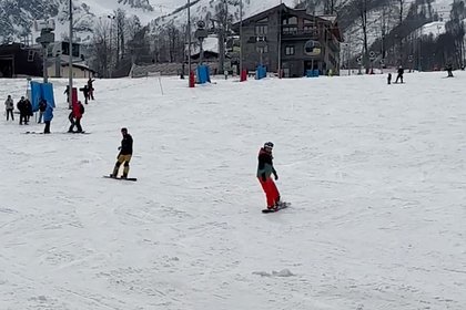 Костомаров прокатился на сноуборде