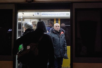 В Петербурге 16-летняя школьница попала в больницу из метро с переломом черепа
