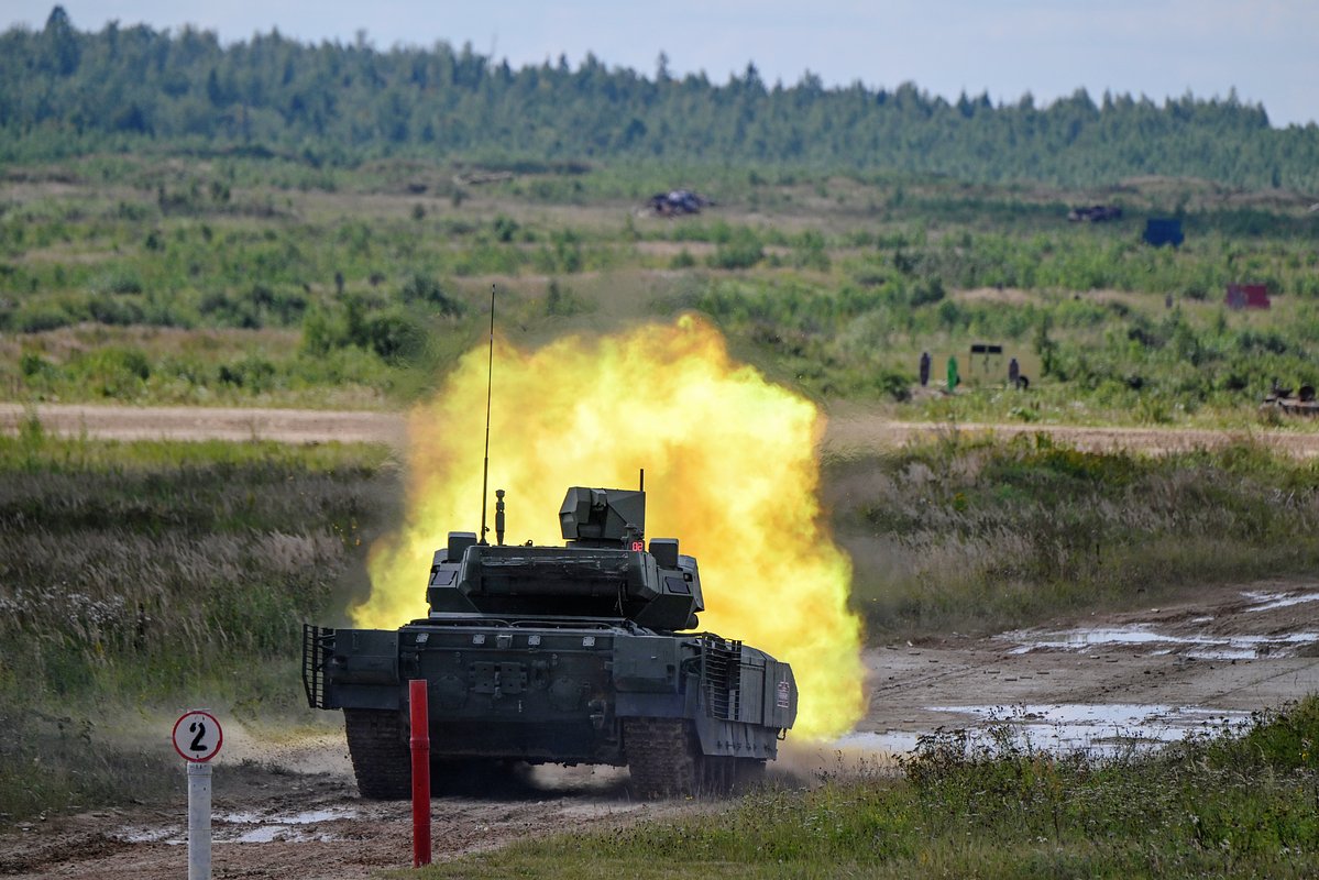 «Армия вряд ли будет использовать». Глава «Ростеха» объяснил отсутствие новейшего российского танка «Армата» на СВО