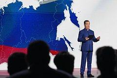 Медведев очертил границы России, которые шире географических. Он привел в пример территории по обоим берегам Днепра
