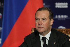 «Следовало бы выдворить». Медведев призвал выслать из России отказавшихся от встречи с Лавровым послов ЕС