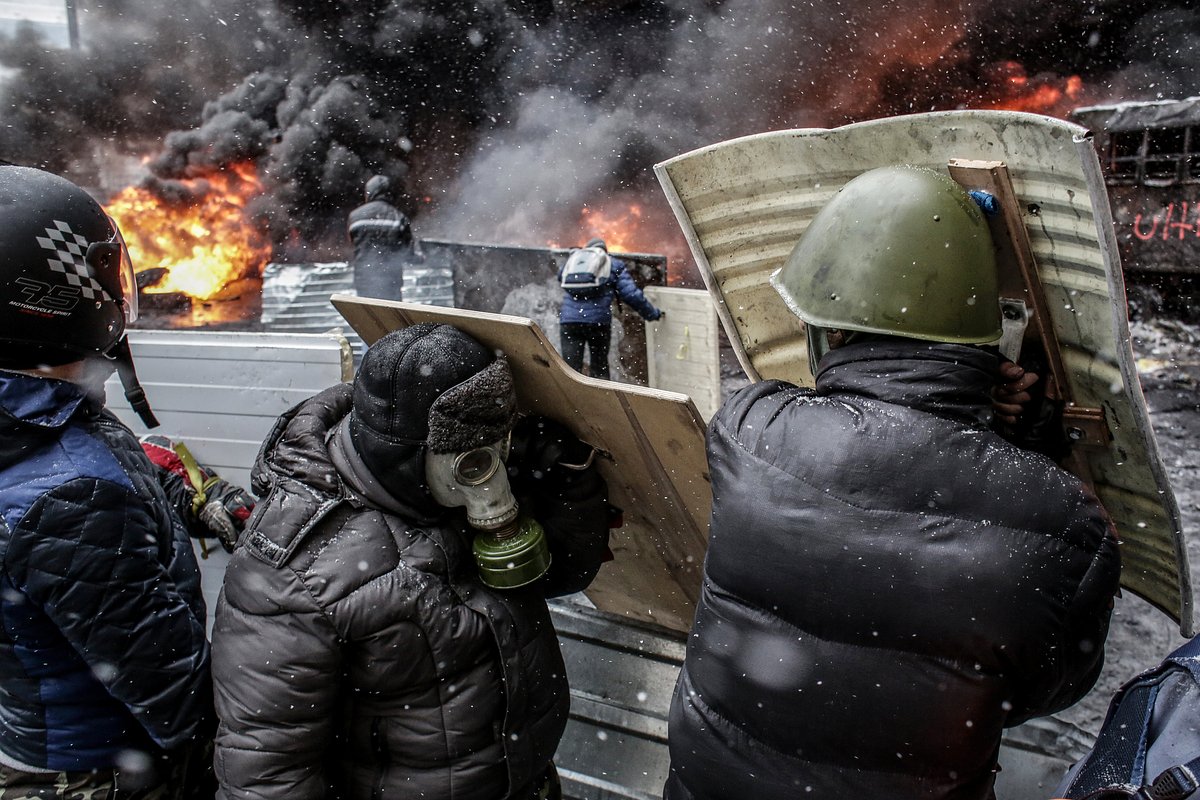 Участники акций в поддержку евроинтеграции Украины на улице Грушевского в Киеве, 22 января 2014 года